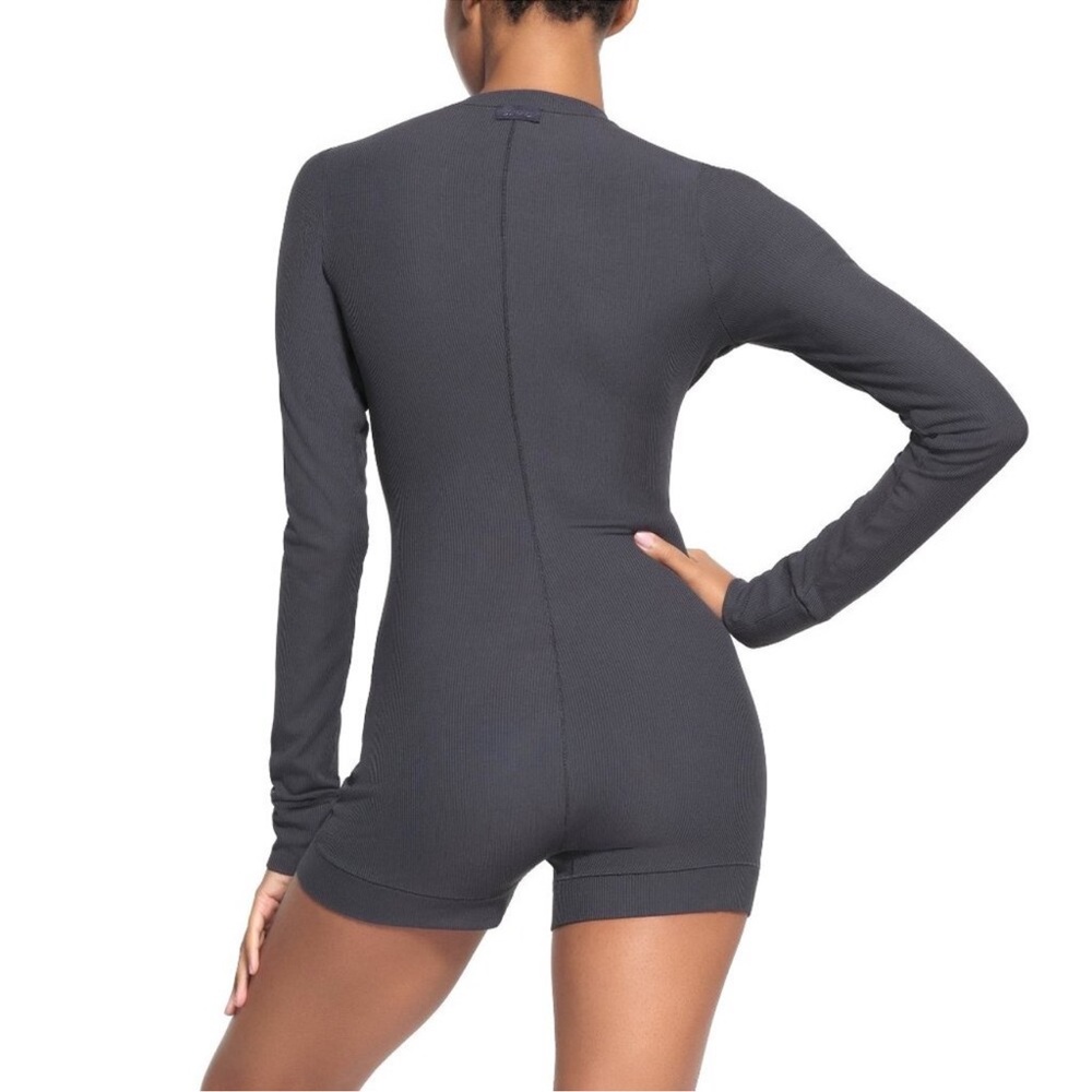 NWT SKIMS Gunmetal Button Up Henley Onesie SZ: 4X - Picture 3 of 9